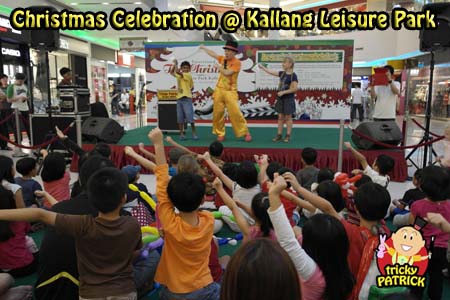 magician singapore tricky patrick magic show for christmas celebration at kallang leisure park